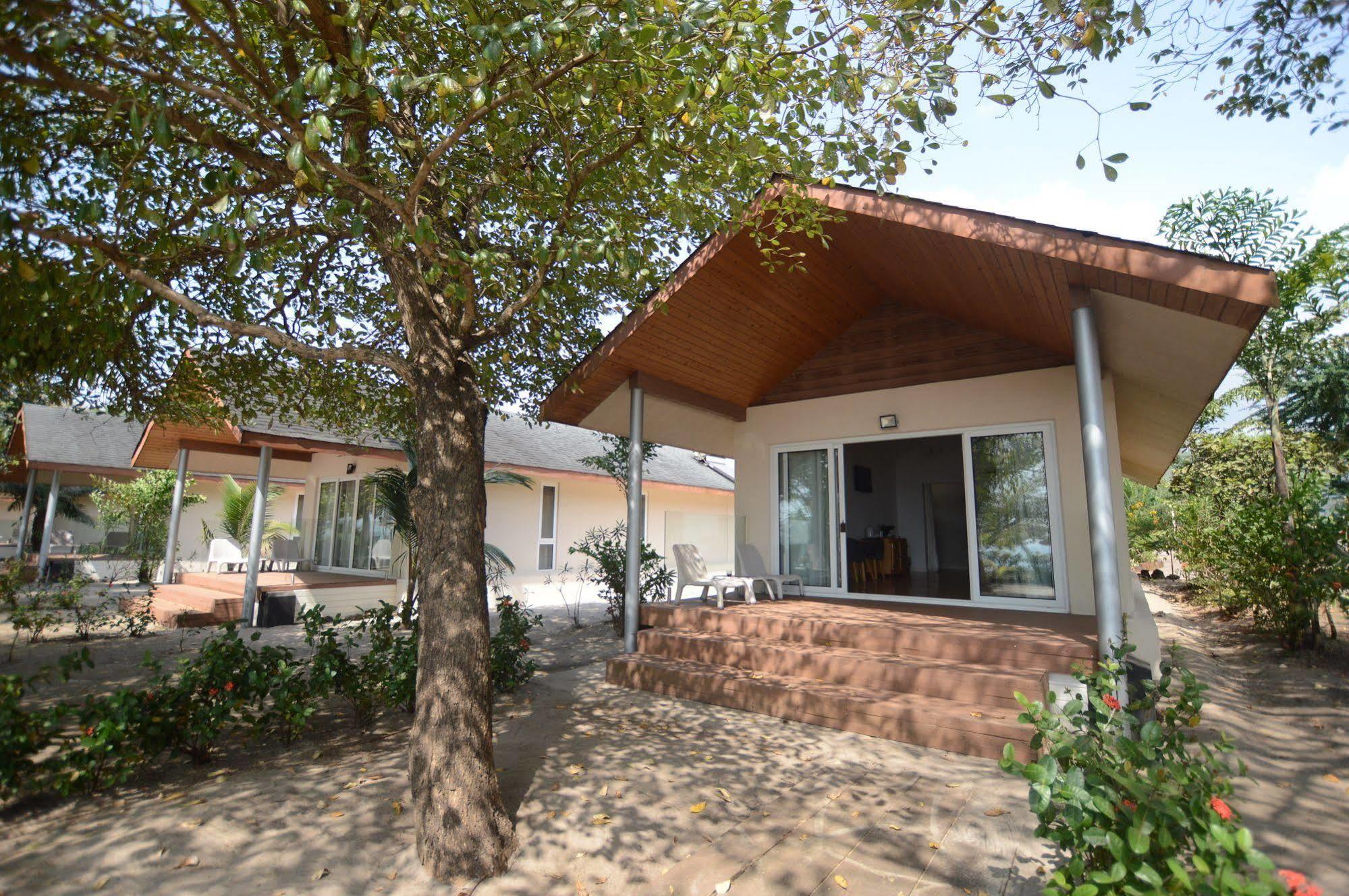 The Place Resort At Tokeh Beach Freetown Kültér fotó